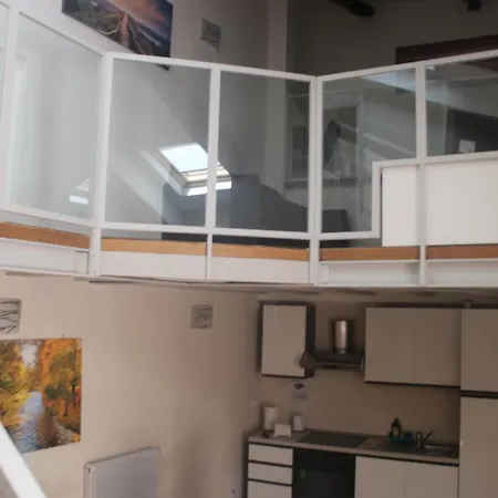 Nic House-2